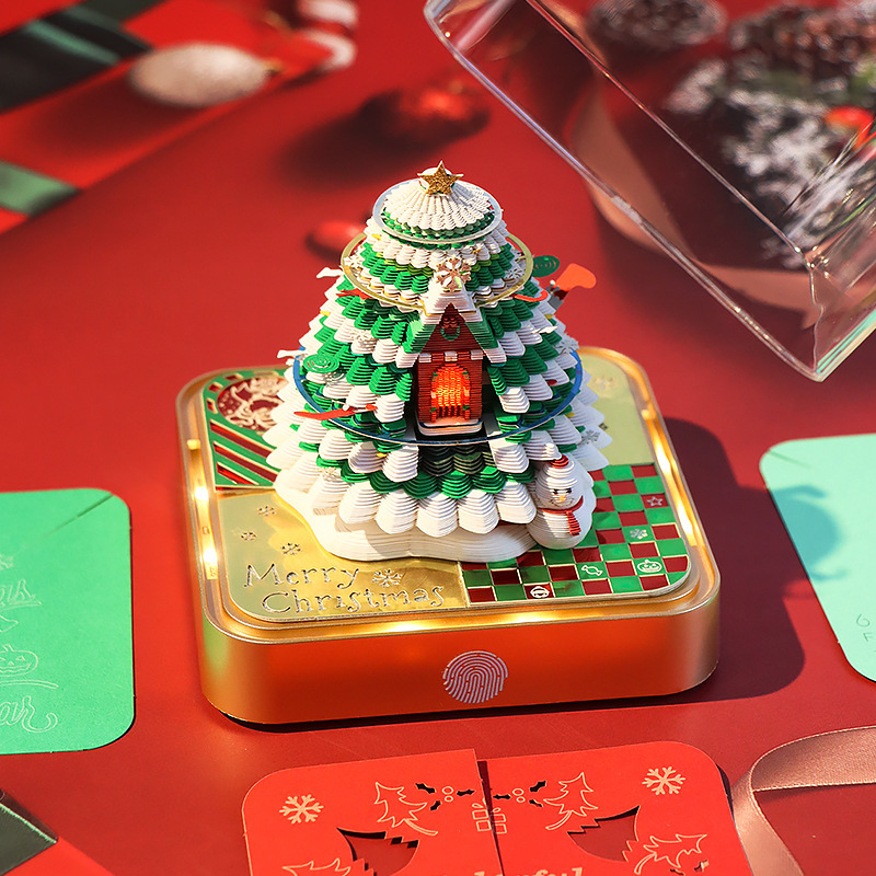 クリスマスツリーの木の家の3d立体紙の彫刻のパノラマのカレンダーのメモのアイデアの贈り物の祝日の贈り物のデスクトップは明かりの置物を持っています。|undefined