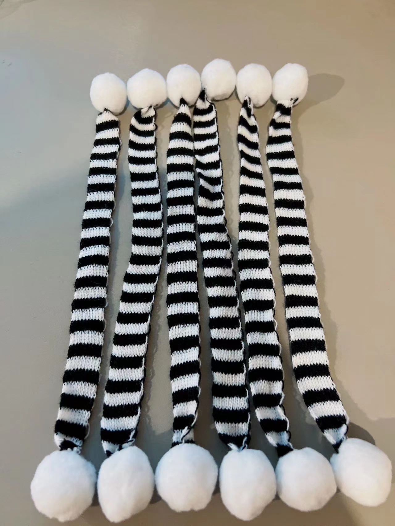 Pañuelo blanco y negro