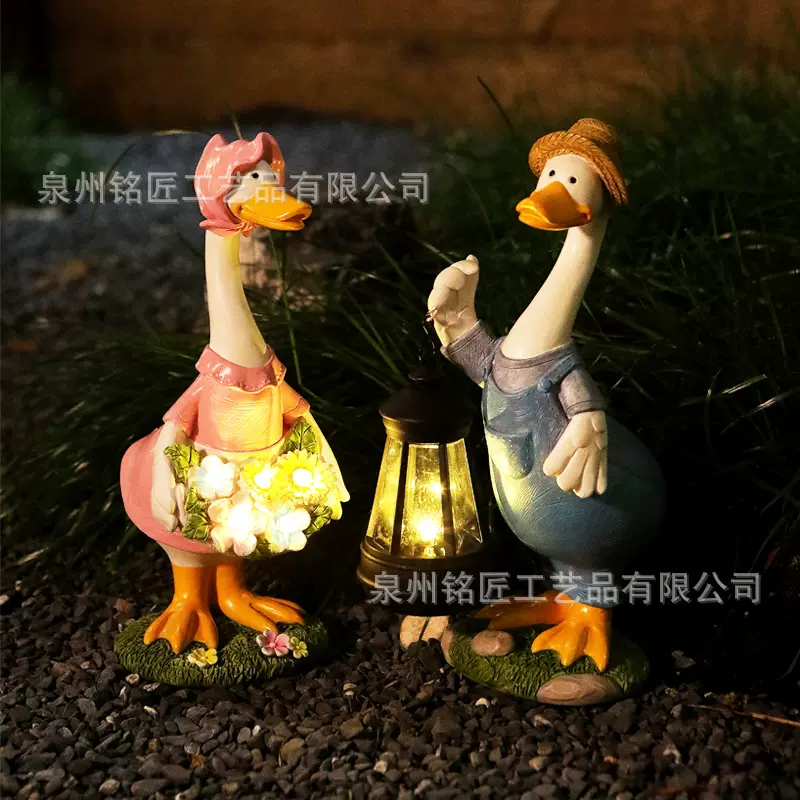 跨境美式情侣鸭子太阳能灯花园摆件庭院可爱动物户外草坪树脂雕塑
