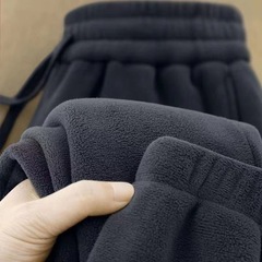 両面のフリースのズボンの男の外は足の衛のズボンのベルベットを着て、新しいベルベットの冬の保温運動のズボンの男を厚くします。