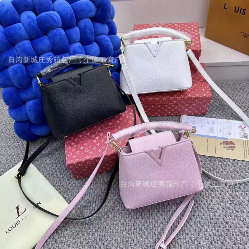 女性のためのバッグ 2024 春の新ホットスタイル ins ダイアナ妃バッグ女性の多層小さな正方形バッグショルダーバッグクロスボディバッグ|undefined