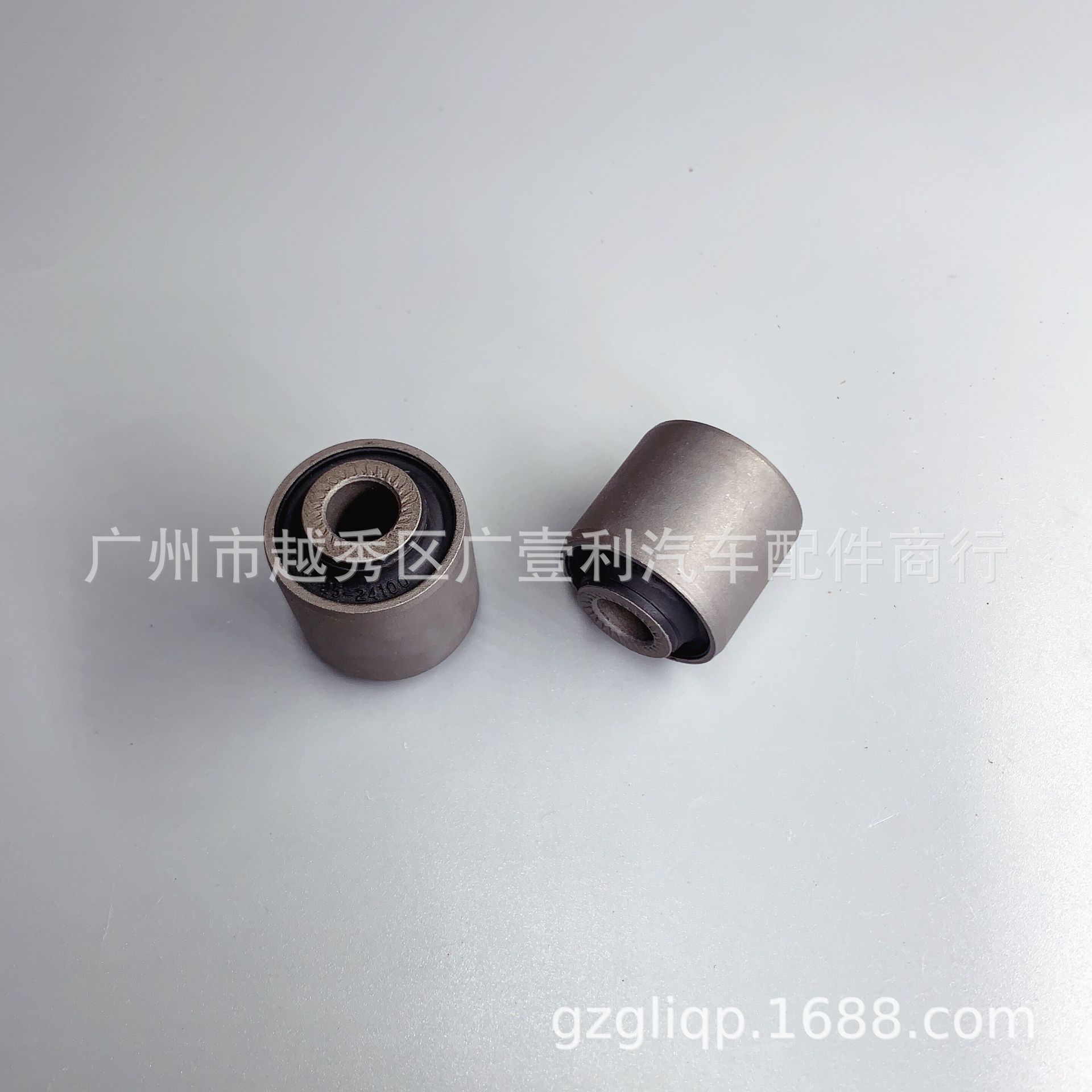 Suitable for 48725-24100 48726-0n010 48725-30190 RAV4 rear pull rod rubber sleeve