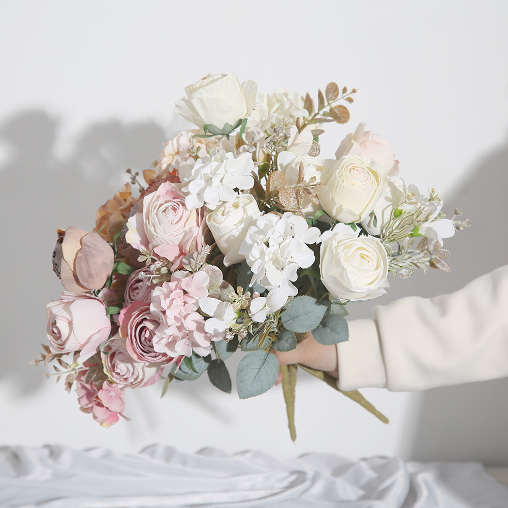 Flores falsas, flores falsas, jardines románticas, adornos de dormitorio, mesa de comedor, ramo de flores falsas.
