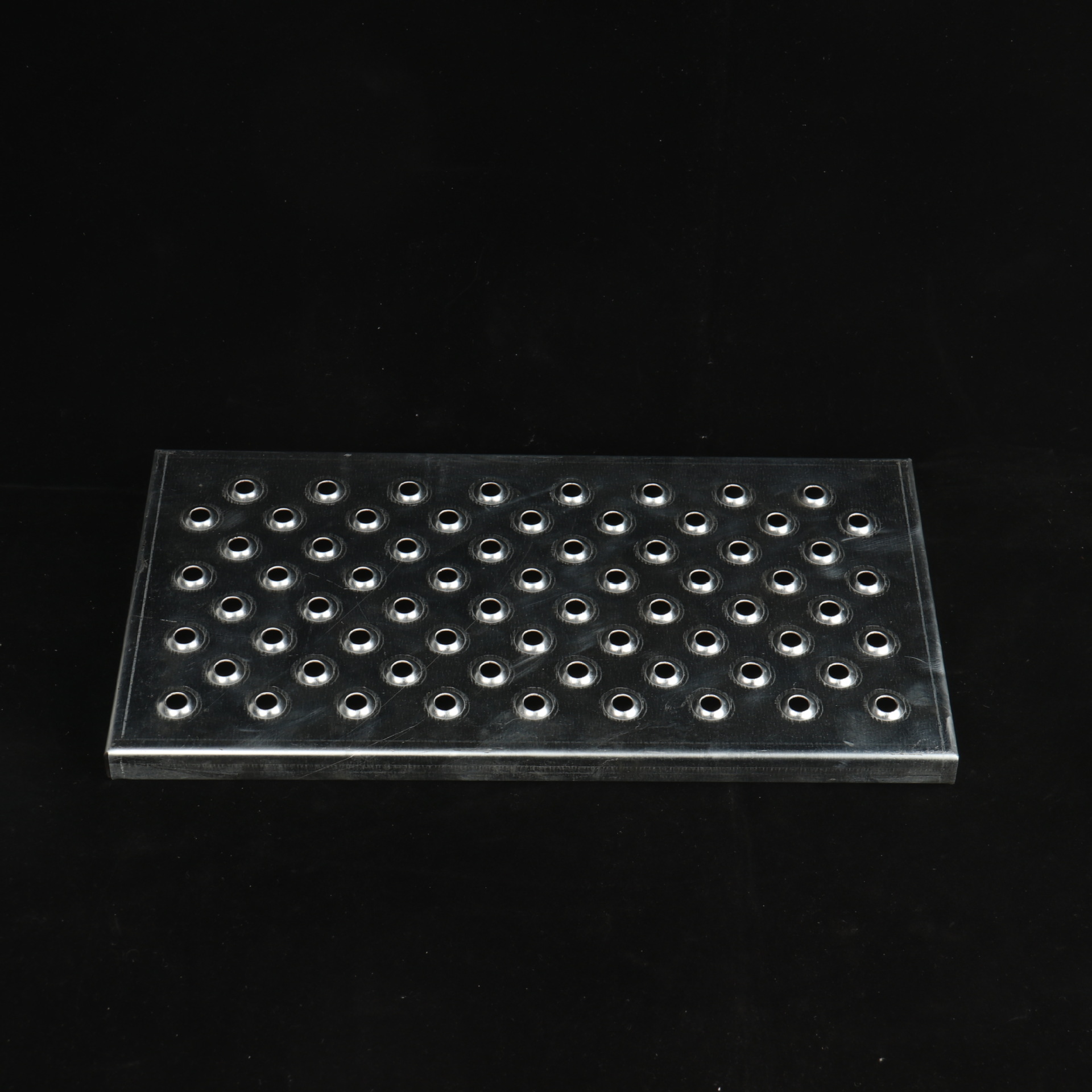 啤酒设备防滑脚踏防滑板 阶梯化工平台不锈钢防滑板 鳄鱼嘴防滑板