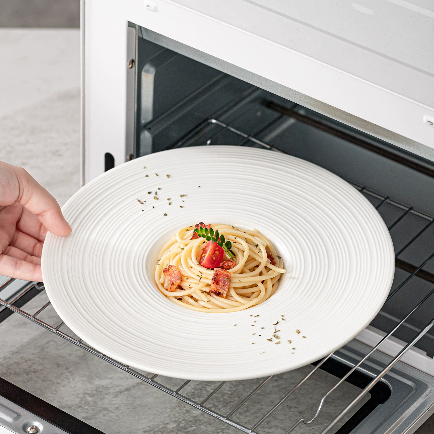 Simple ceramic dinner plate, pure white Western food pasta plate, light luxury straw hat soup plate, household deep plate ceramic plate
