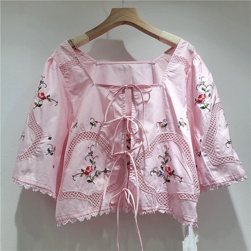 Chaqueta Bordada hueca de la industria pesada de verano 2026, blusa rosa, chica relajada, camisa corta de vacaciones de Flores rotas