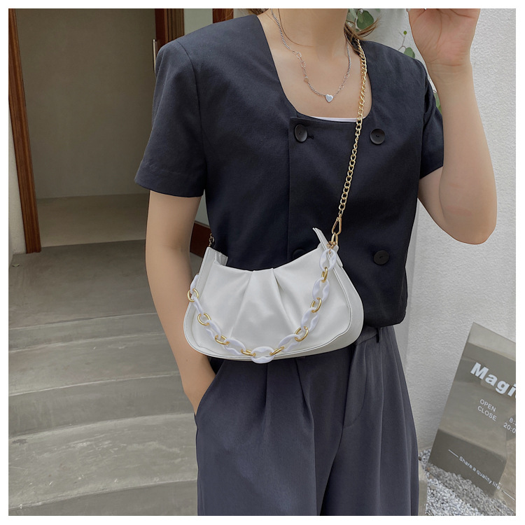 Korean Acrylic Chain Solid Color Underarm Bag display picture 3