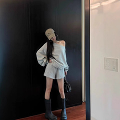 ガードルセットのゆったりした灰色の肩の長袖の上着の婦人服の秋のワイドレギンスの半ズボンの怠惰なカジュアルな2つのセット