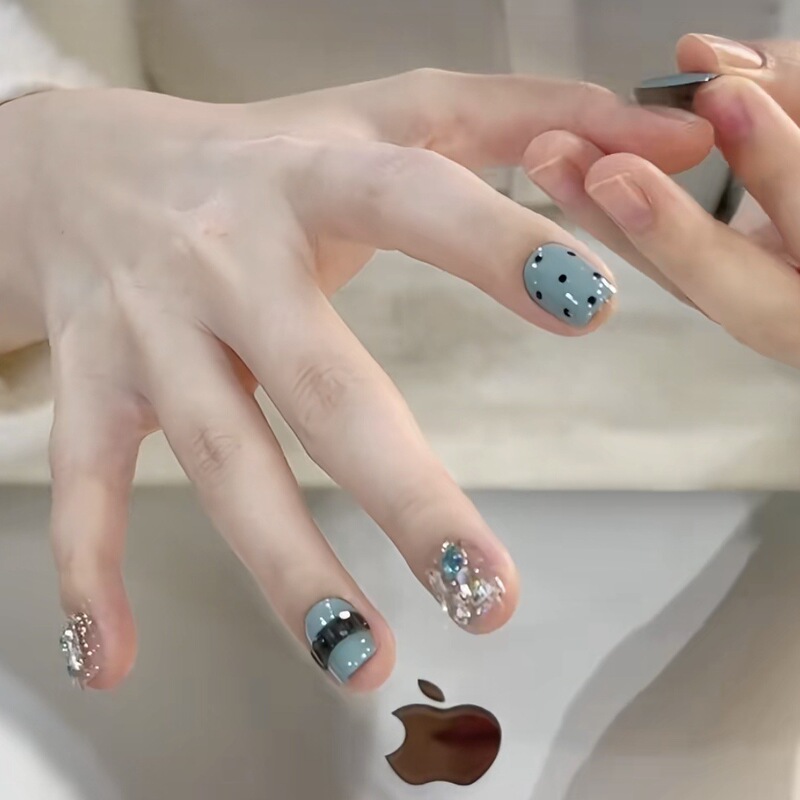 Daisyson [Tiffany Blue] Autumn and Winter Gentle Blue Wearable Nail Tips Short Flashy Whitening Nail Art Fake Nails