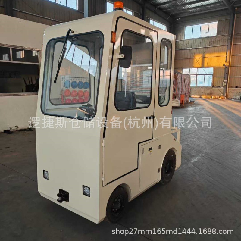 Fully enclosed 15-ton factory trailer head for transporting cargo at…