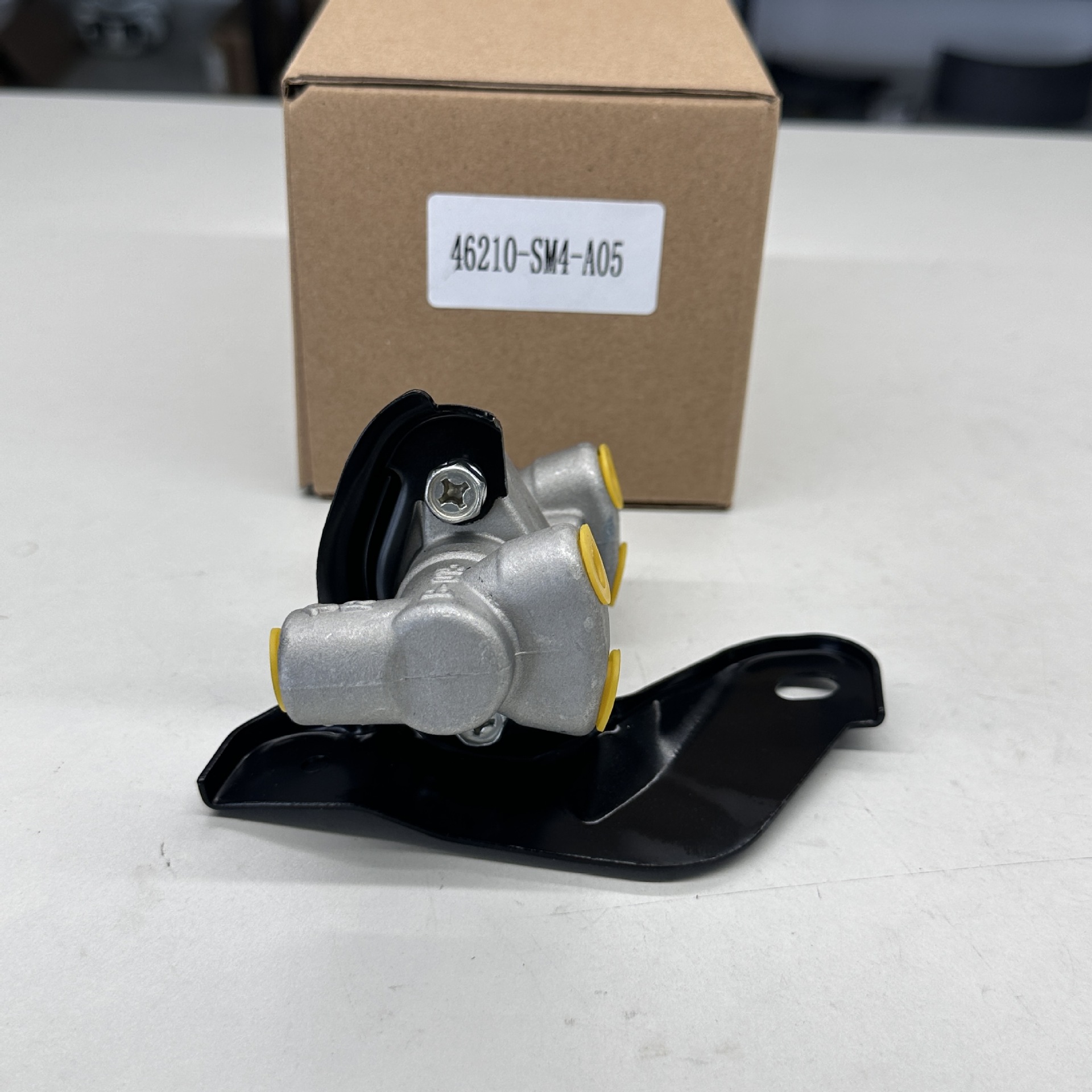 46210-Sm4-A05 Brake Proportioning Valve Suitable for Honda Accord