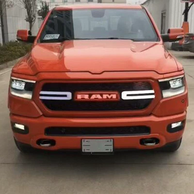 illuminated grille, flowing turn signal | Zhongwang