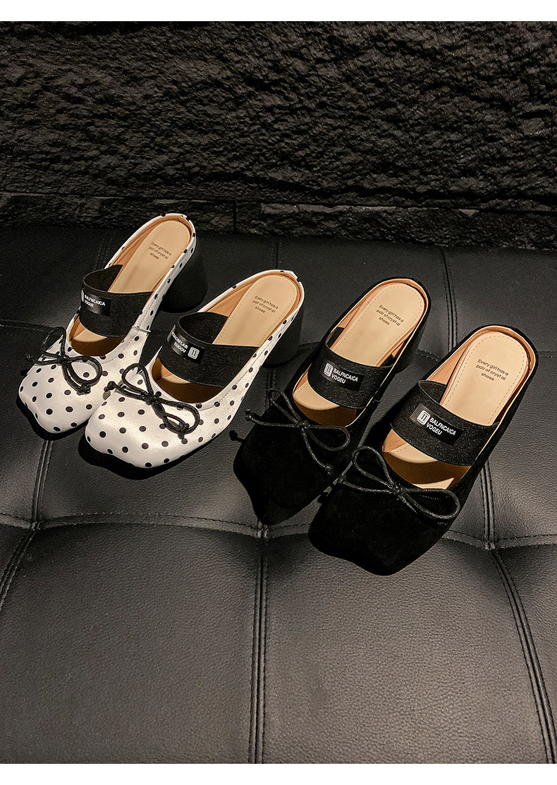 Mule nữ gót thấp hở gót trơn phong cách Pháp – nơ bướm chấm bi, mũi nhọn, gót 7 cm — Đen (lông cừu lộn), Chấm bi trắng (da bò) chi tiết 16