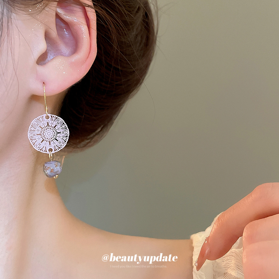 Pendientes de vidrio con rejas huecas, nuevo estilo chino, temperamento suave y elegante, gancho para la oreja, pendientes de todo fósforo de moda, sentido de clase alta de nicho