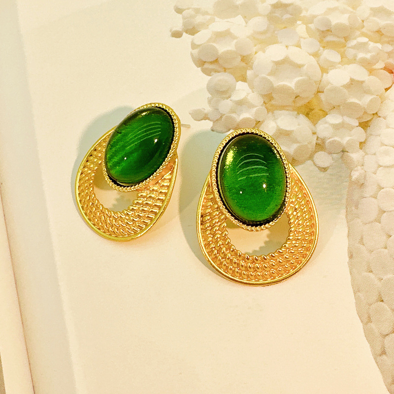 Vintage Style Oval Alloy Inlay Glass Bead Women's Ear Studs display picture 3