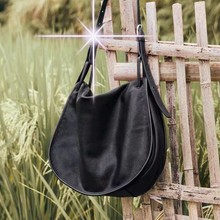 裘真植鞣羊皮信使马鞍包女斜挎肩松弛感大容量通勤包2025新款