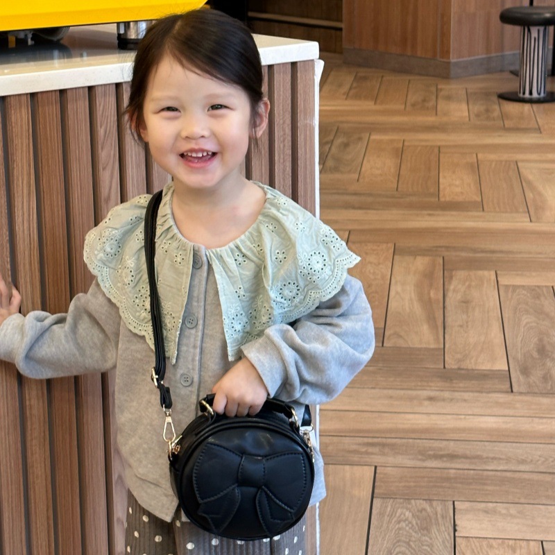 Bolsos para niños mini lindos arcos para hombres y mujeres, bolsos redondos para niños 2025 moda coreana nueva bolsa de cambio para niños