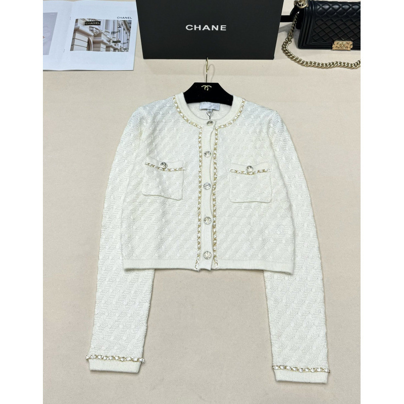 CH Homeのハイバージョン25の新しいラウンドネックカーディガンは、ネックラインにゴールドのチェーンで装飾されており、女性を賢く補正する短いデザインです。|undefined