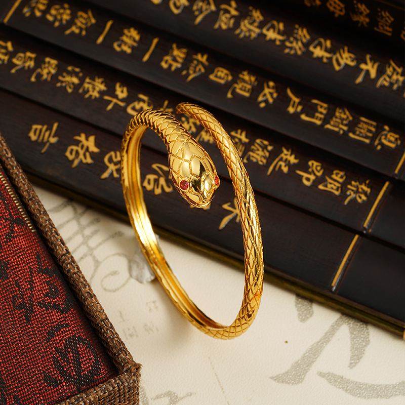 Zodiaco de oro serpiente brazalete abierta mujer Europa y América estereoscópica no se desvanecen durante mucho tiempo fabricantes de brazaletes de joyería suministro al por mayor transfronterizo