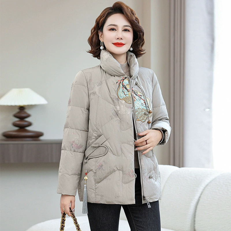 Зимняя новая мама платье короткая белая утка пуховик новый китайский стиль с вышивкой толстые хлопчатобумажные куртки среднего возраста женская куртка