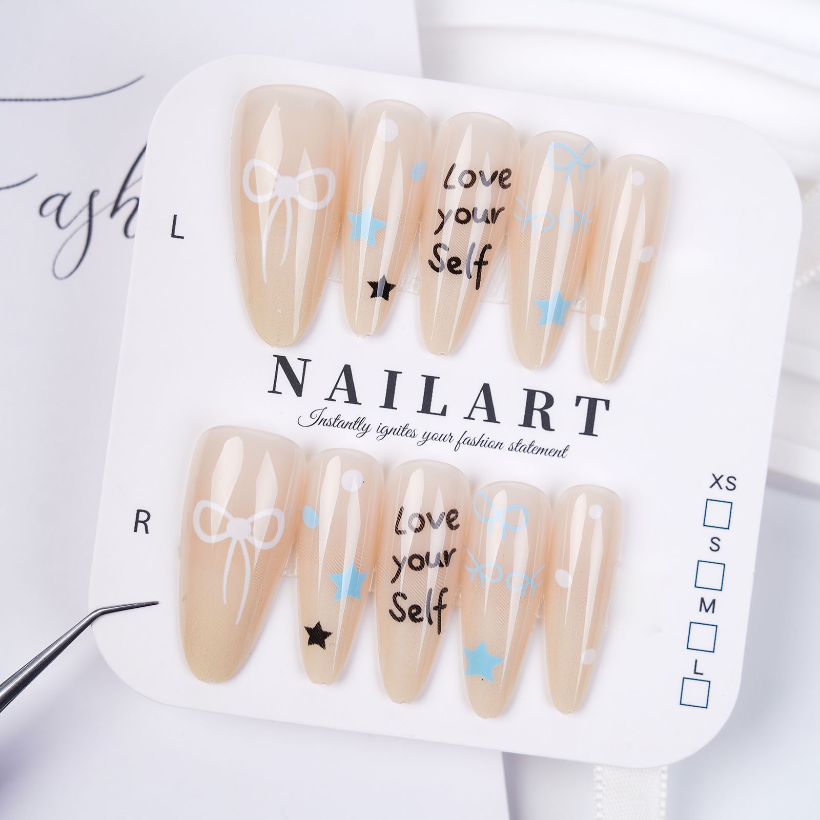 10 piezas decodificadas en línea estilo rojo temperamento alto poco fragante estilo francés in se siente la atmósfera blanca de las uñas hechas a mano