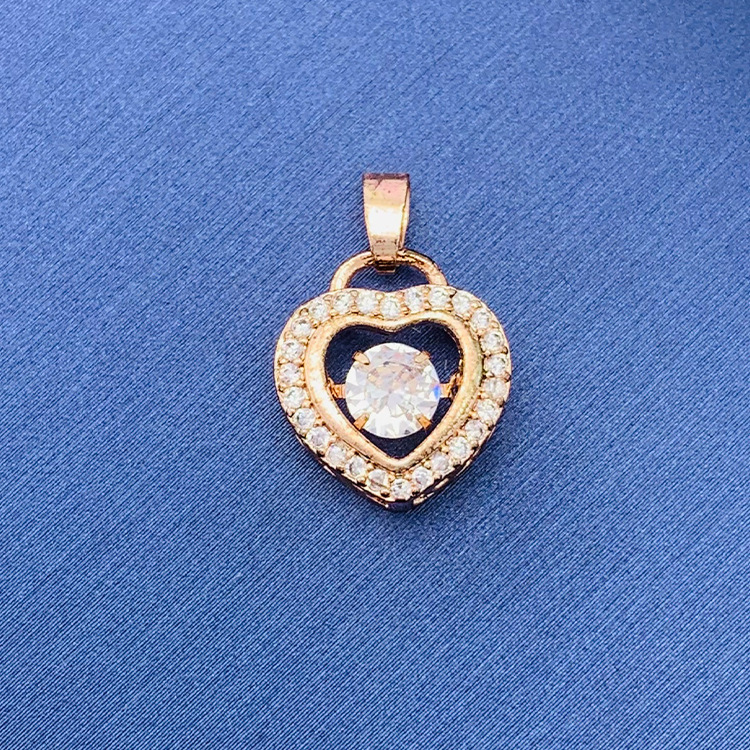 百種類のペンダントは心のままにファッションの経典を配合します。カップルの美しいペンダントは親友のアクセサリーを送ります。