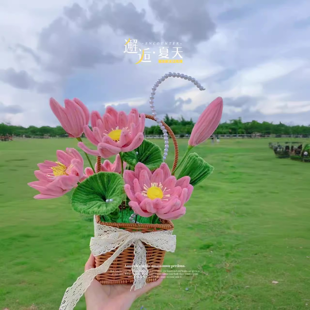 Hecho a mano DIY Twisted stick Lotus bouquet paquete material cesta de flores artificiales regalo cumpleaños del Día San Valentín para la novia