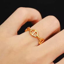 18K金猪鼻子戒指au750小众气质百搭指环情侣款不脱模亮面水贝黄金