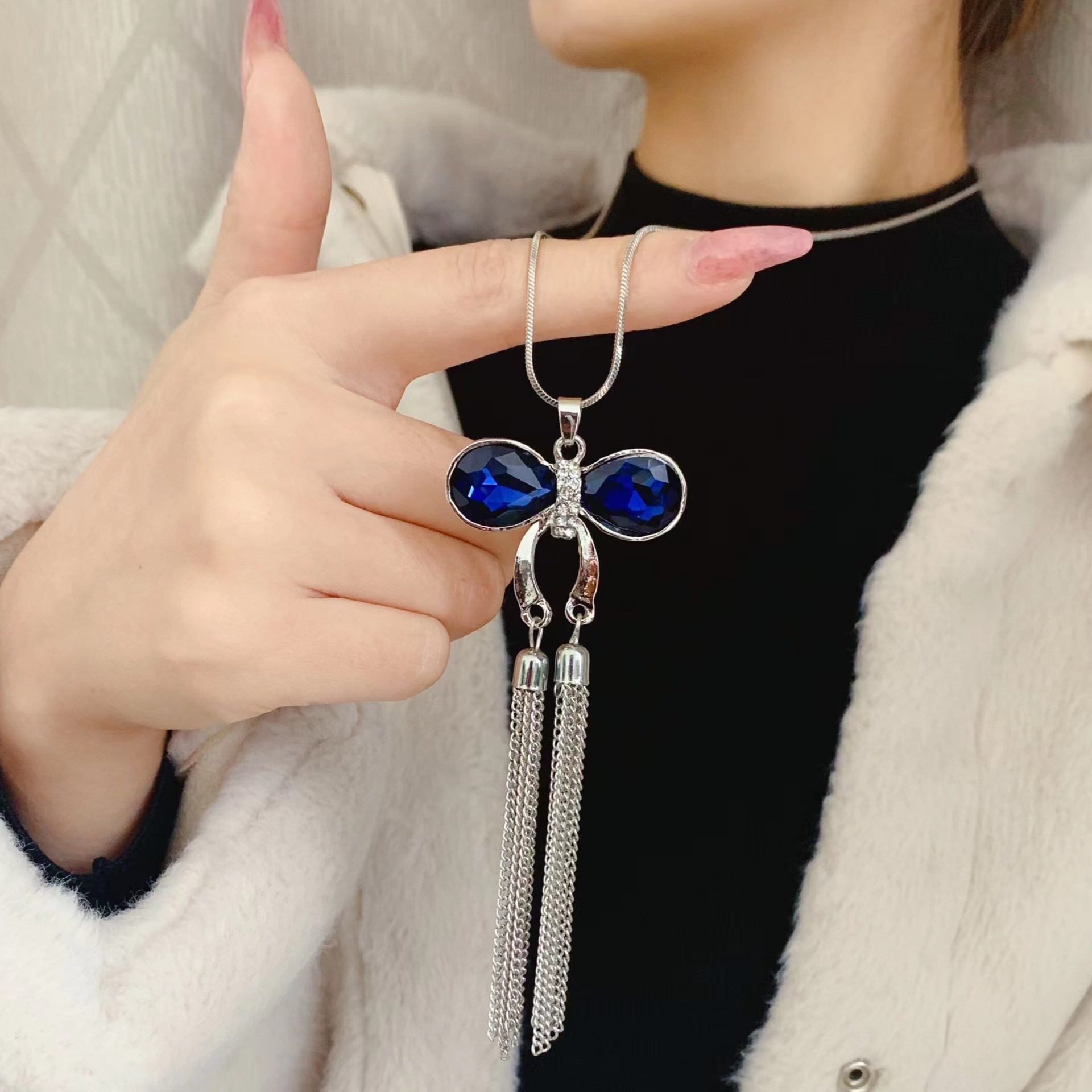 YH ~ nueva mariposa doble borla collar mujeres japonés y coreano elegante todo partido largo cristal imitación joya suéter cadena Accesorios