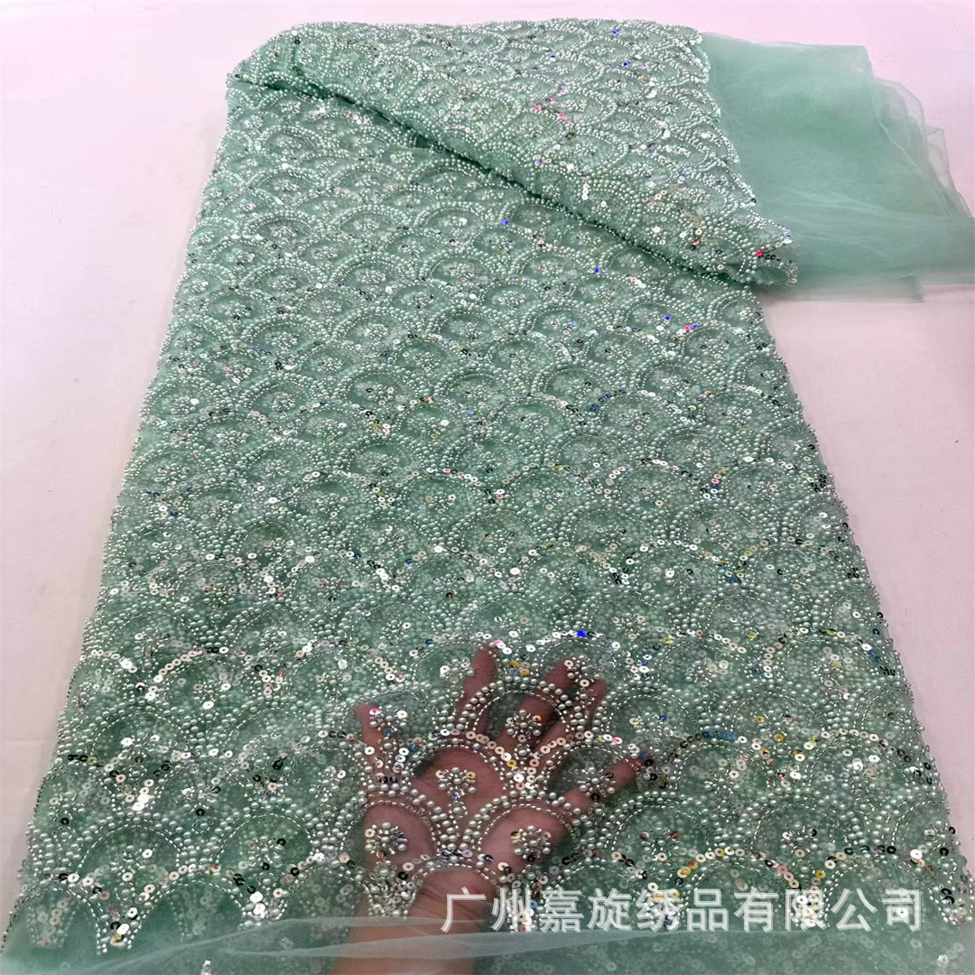 Ribete de encaje estilo escamas de pez con cuentas pesadas y bordado de tubos con cuentas sobre tela de malla para vestidos de novia y vestidos de noche de estilo francés.