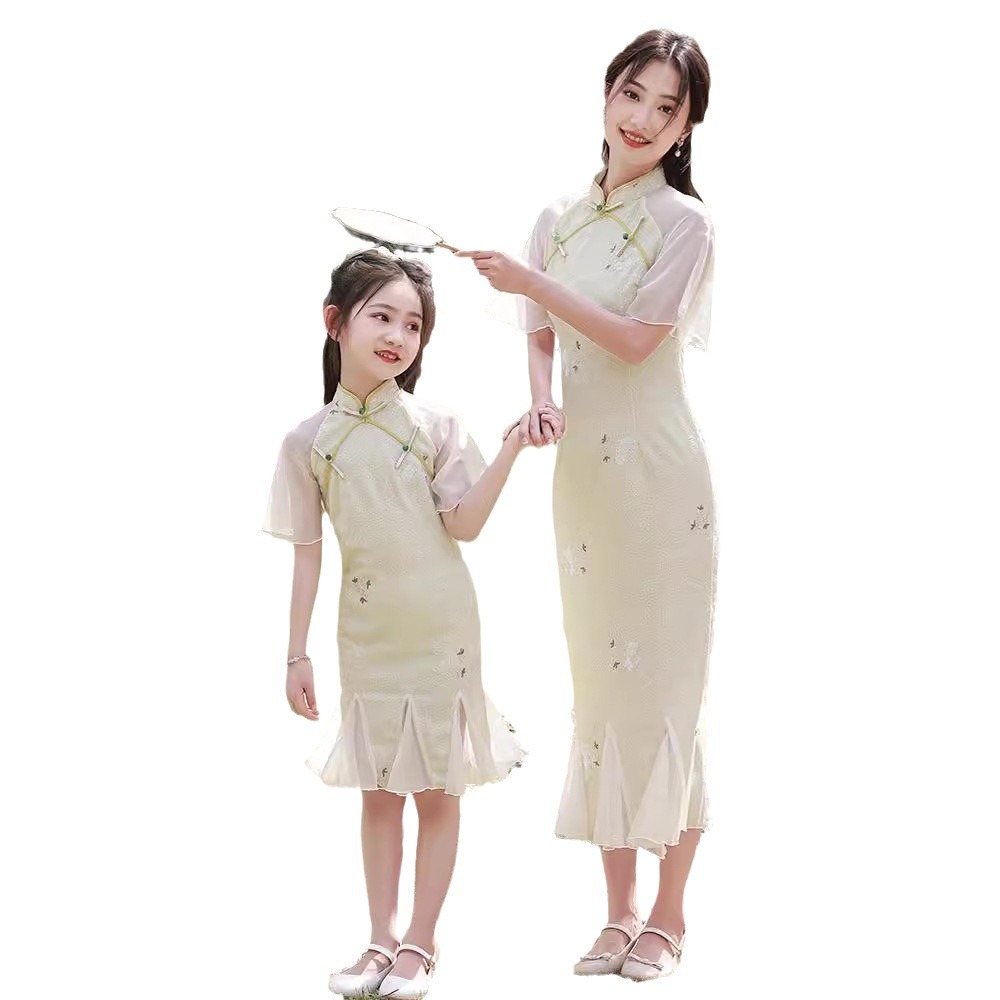 Estrictamente seleccionado 2024 verano nueva ropa transpirable para padres e hijos, gasa de red cheongsam mejorada, ropa de rendimiento de madre e hija de estilo chino, arte