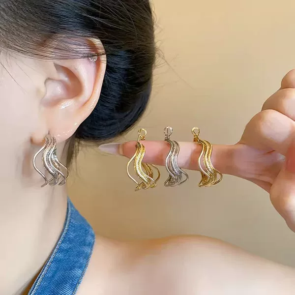 European and American Exaggerated Plain Hoop Earrings for Women, Accessible Luxury Niche Elegant, High-End Earrings, Niche Accessible Luxury Simple Popular Earrings