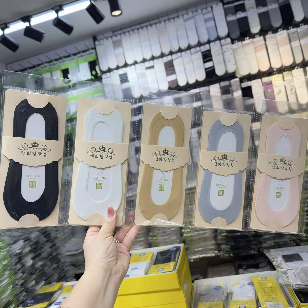 Summer Women's Ice Silk Boat Socks Cotton Bottom Don't Fall Silicone Seamless Shallow Mouth Invisible Socks Thin Breathable Non-slip Socks Bottom