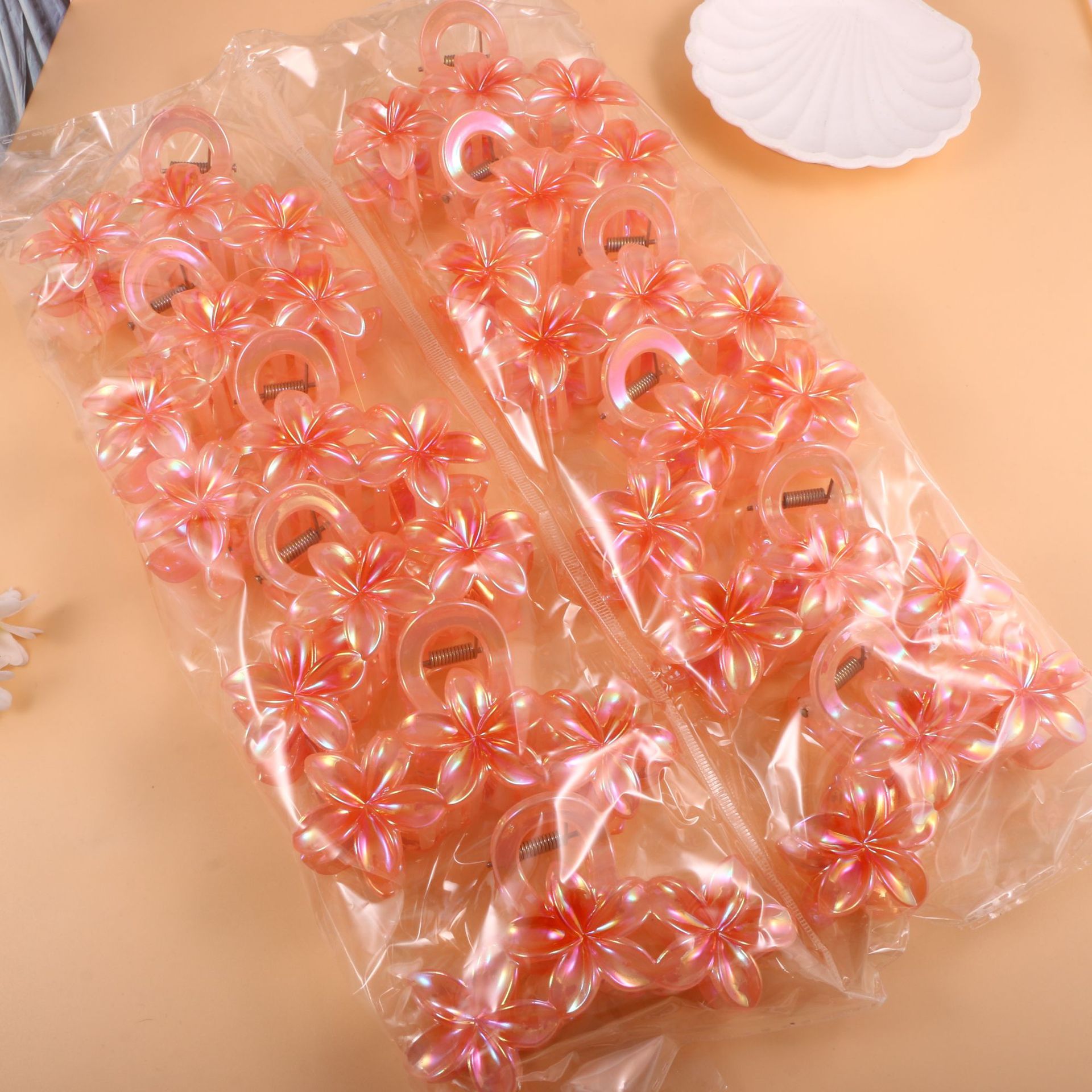 Nuevo color frangipani acrílico pinza para el cabello flor pinza de agarre de alta calidad elegante accesorio para el cabello de mujer pinza de tiburón de agarre lateral