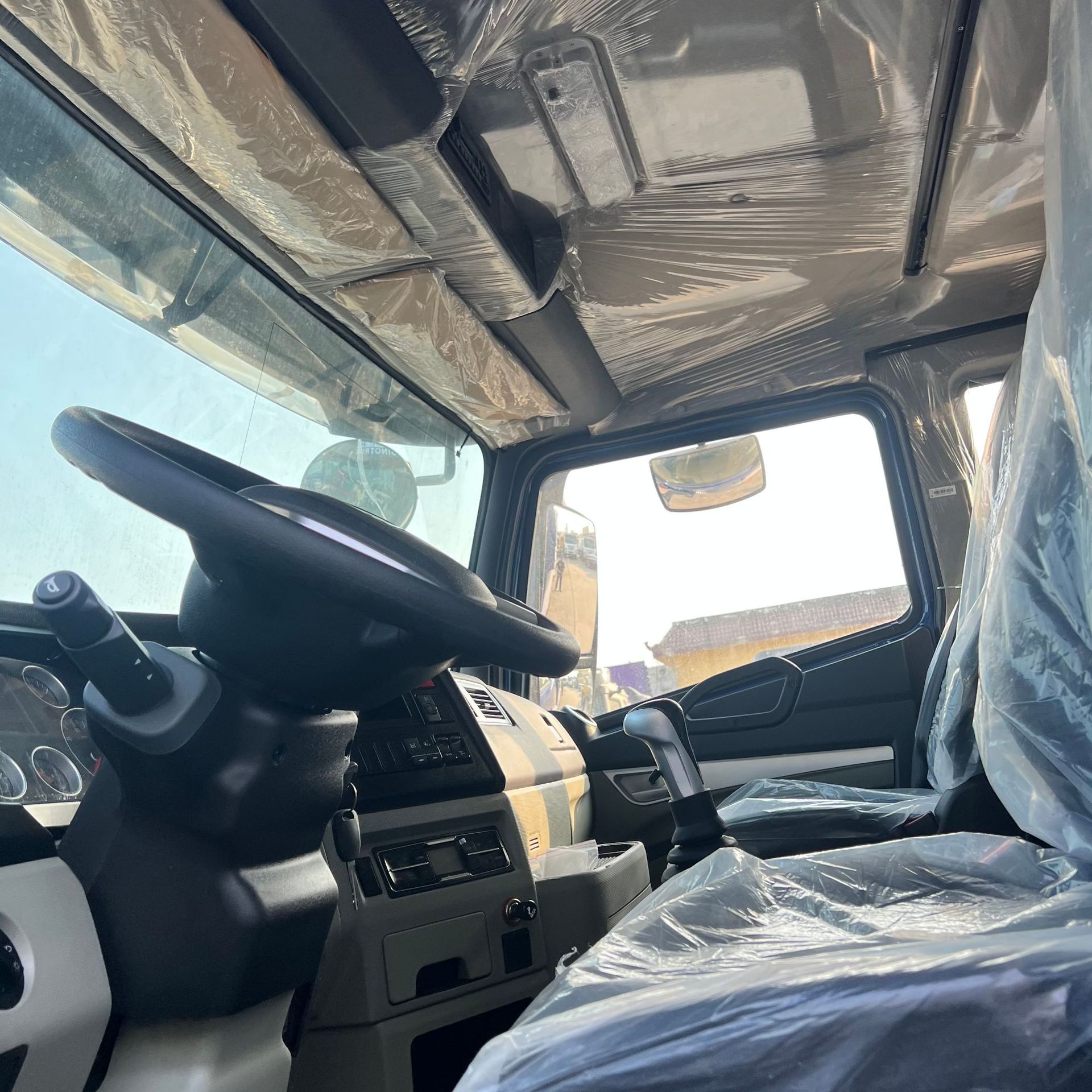 Export Trade African Howo Dump Truck Howo Nx8X4 Dump Truck Front Four-Wheel Drive Rear Eight-Wheel Drive Soil Transport Vehicle