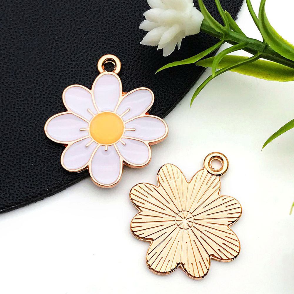 Colgantes de aleación con margarita y flor de cerezo esmaltadas