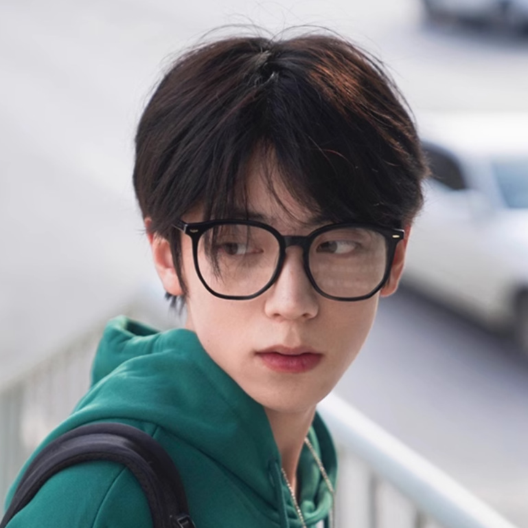 Nuevo estilo coreano ultra-ligero cuadrado cara mirando pequeños anti-azul gafas de luz Moda llano belleza artefacto miopía gafas de Marco