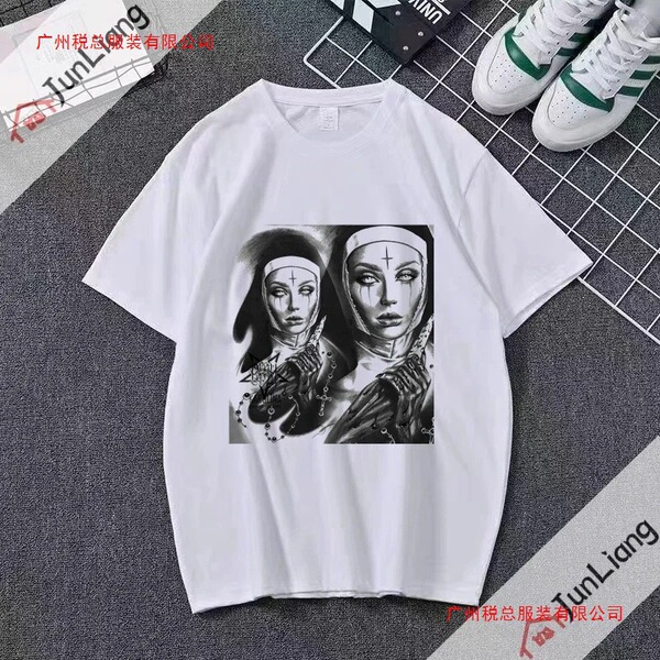 Summer cute short sleeve T-shirt for men and women with a round…