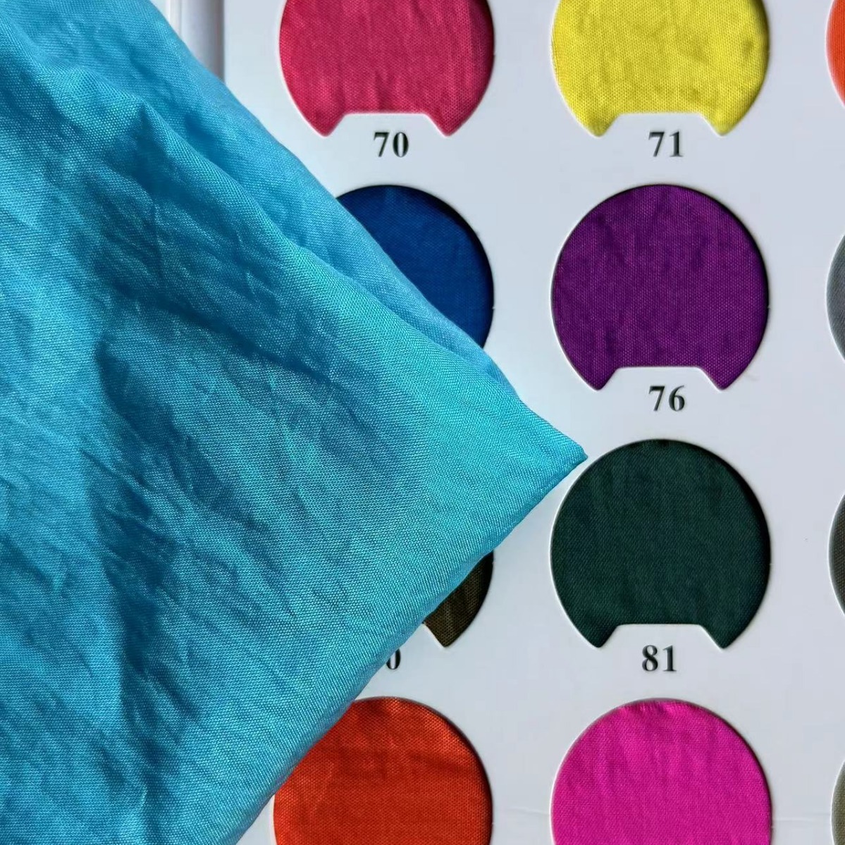 天蓝色现货210T尼丝纺有光棉感2024流行降落伞吊床布面料尼龙布