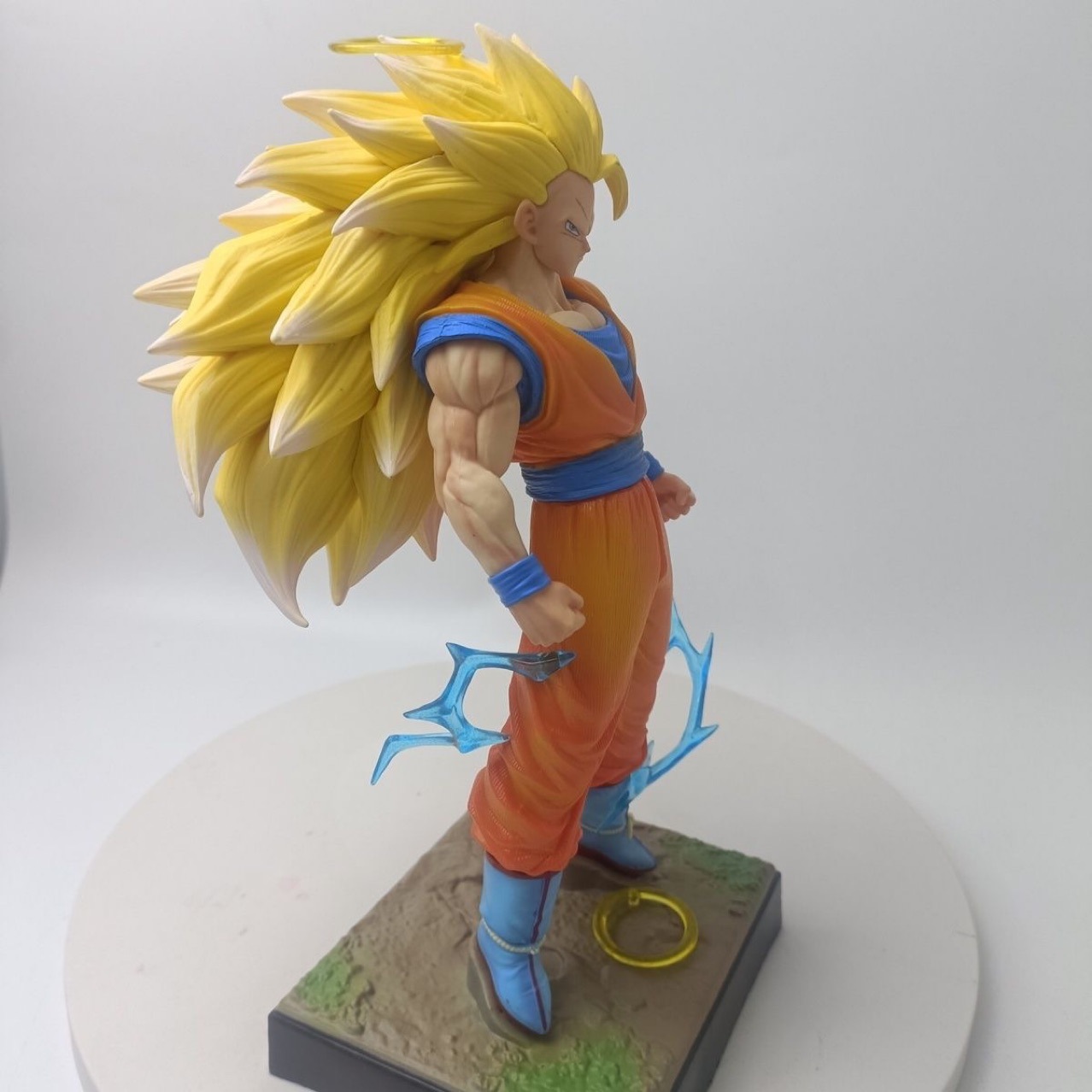 Siete bolas de dragón GK ilimitado super super tres solos super tres Sun Wukong tallado a mano modelo de estatua de alta calidad decoración