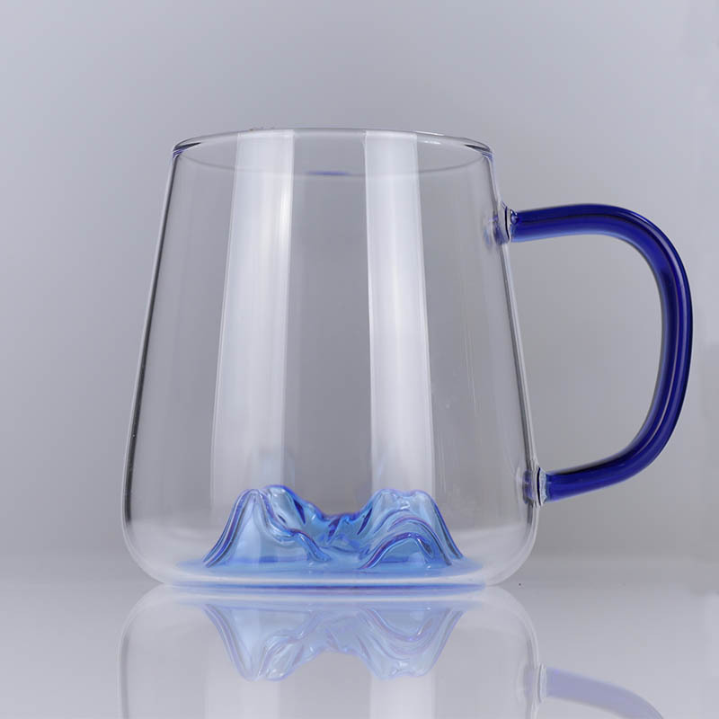 Taza de montaña azul