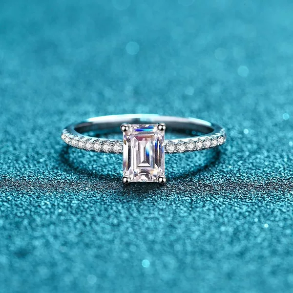 Xindeyi S925 Sterling Silver Ring for Women, Simple Four-Prong 1 Carat Emerald-Cut Radian-Cut Moissanite Ring