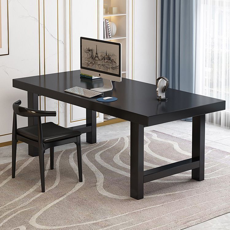 검은색 단단한 나무