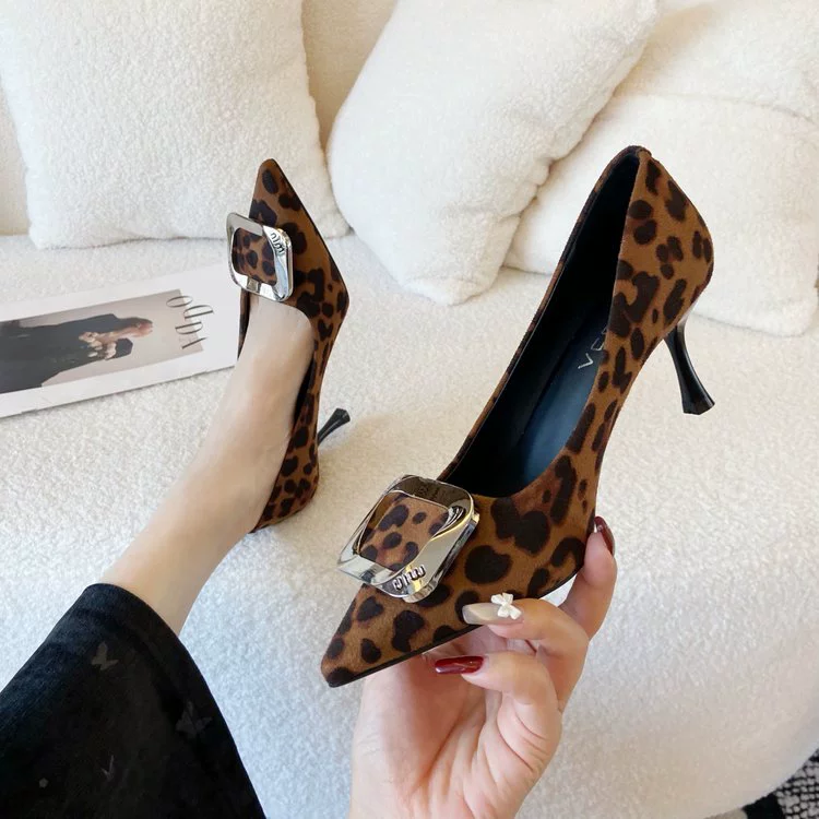 Французские одиночные туфли женский 2025 новый весенний и осенний леопардовый замши не устает ноги на каблуках
