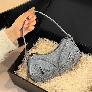 European and American Fashion 2025 Spring Underarm Bag for Women Versatile Crossbody Bag New Stylish Niche Baguette Bag Rivets Simple