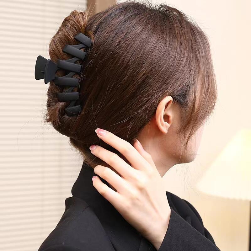 黑色