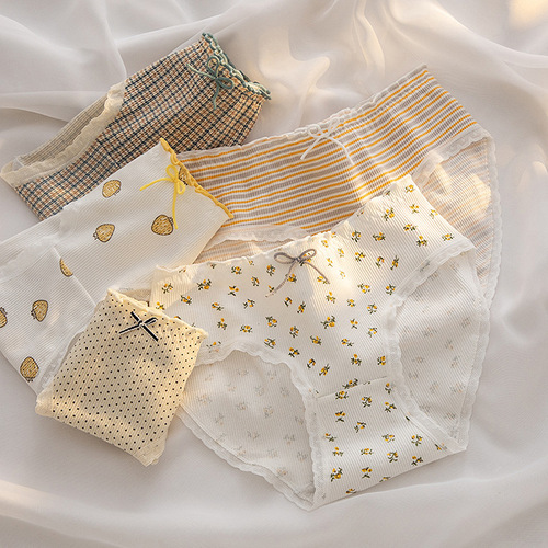 Japanese small floral women's underwear with fungus edge pure cotton crotch top girl student cute women's briefs wholesale
