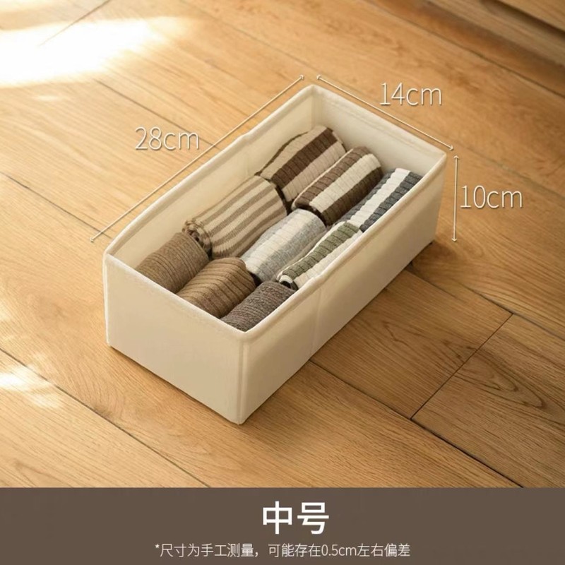 ズボンの服は神器の箱の箱を収納してジーパンの分格を分けて袋の衣類を整理します。|undefined