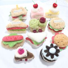 ぬいぐるみキーホルダー漫画サンドイッチバーガーチェリーケーキグルメアクセサリーペンダントバッグ帽子ペンダント装飾