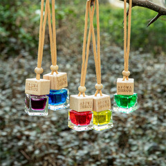 小方瓶車載香薰掛件吊墜車用汽車香水裝飾擺件空氣清新廠家直銷